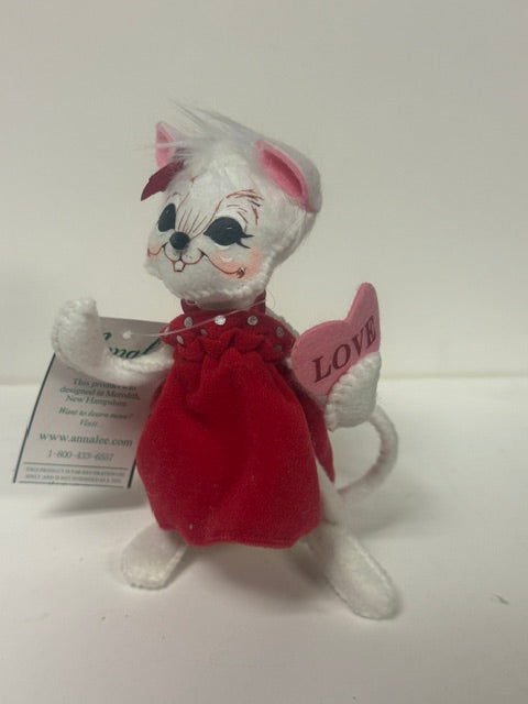 Annalee 6" Valentine Girl Mouse